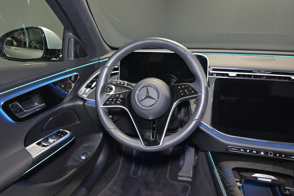 Mercedes-Benz E 300 2025
