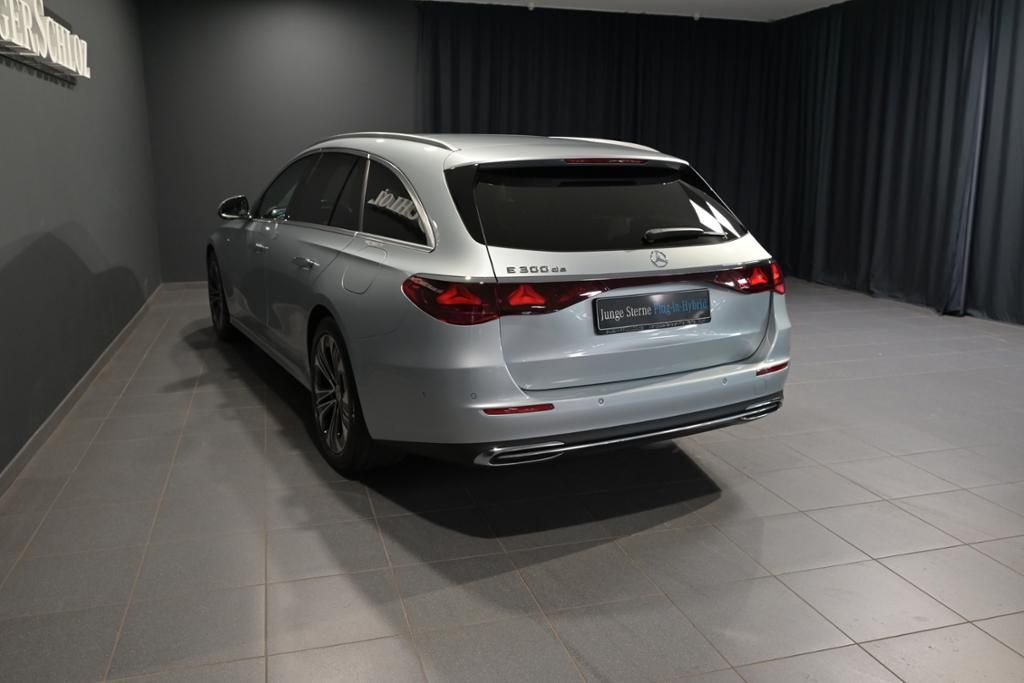 Mercedes-Benz E 300 2025