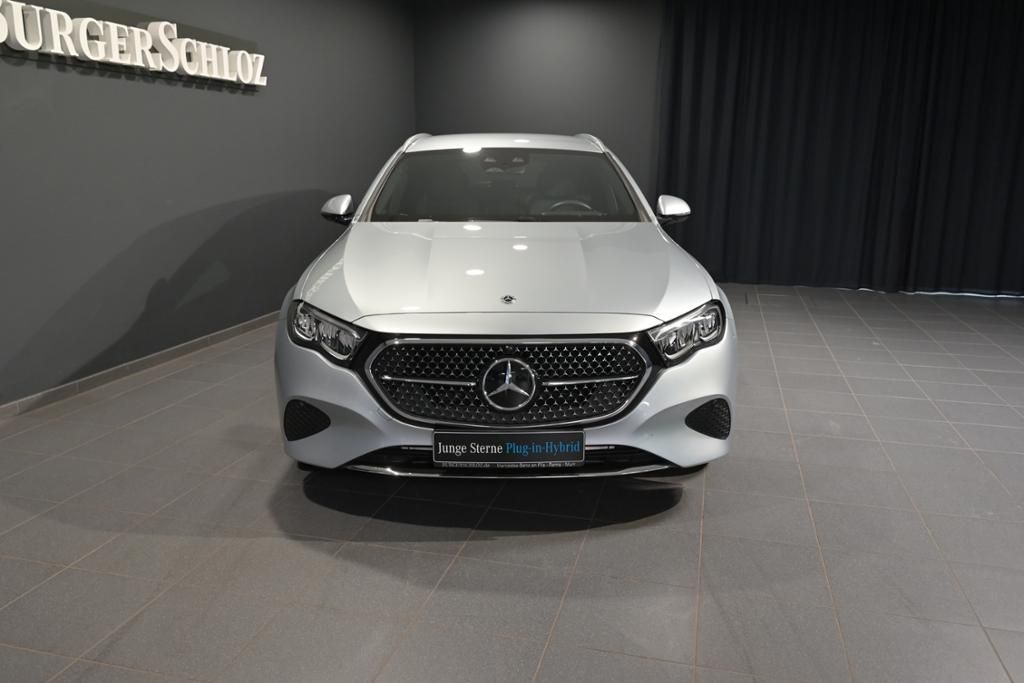 Mercedes-Benz E 300 2025