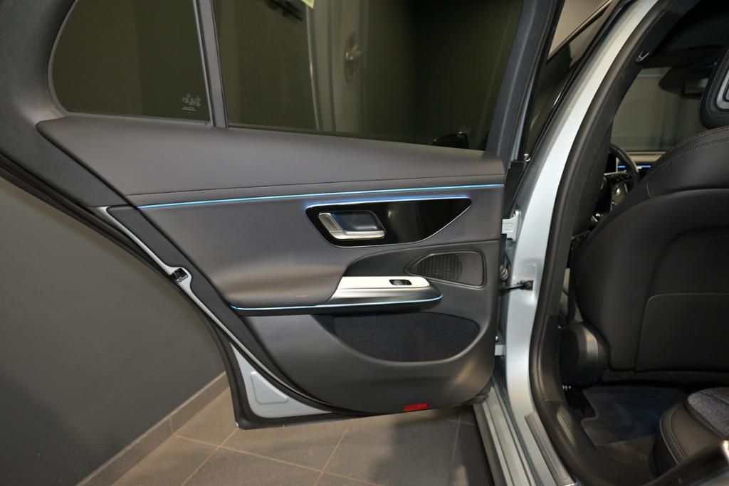 Mercedes-Benz E 300 2025