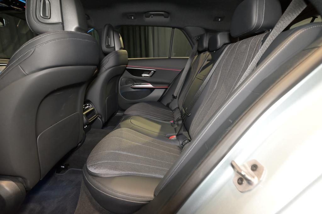 Mercedes-Benz E 300 2025