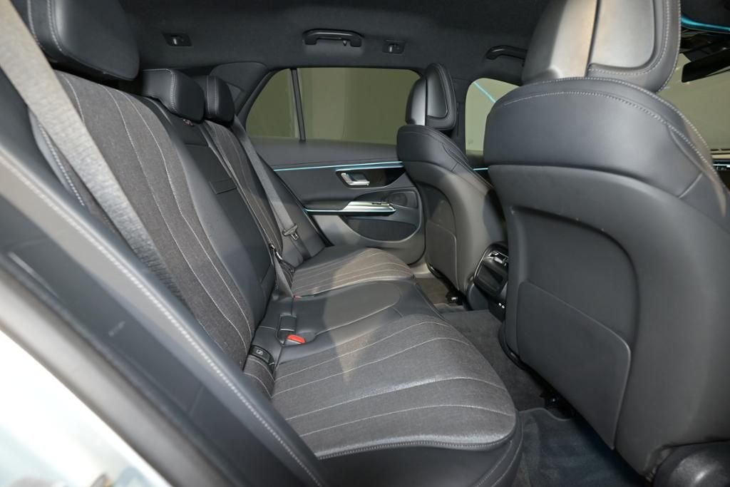 Mercedes-Benz E 300 2025