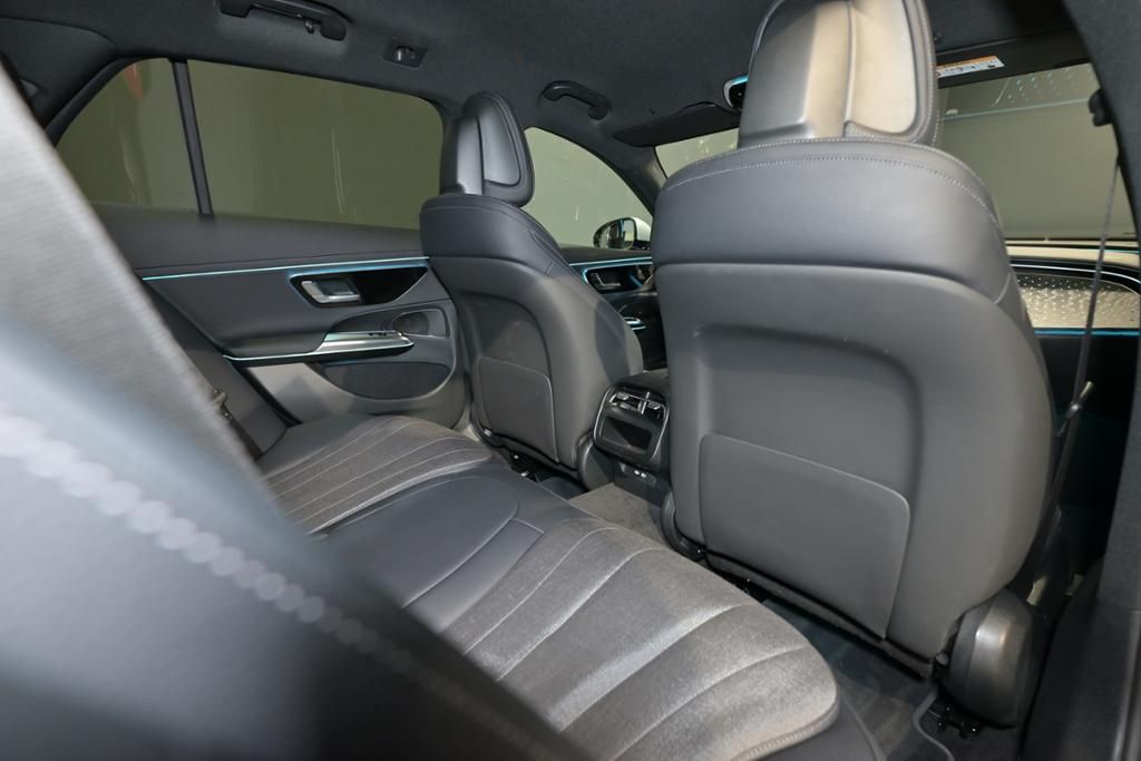 Mercedes-Benz E 300 2025