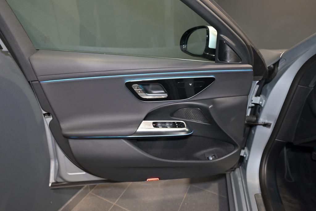 Mercedes-Benz E 300 2025