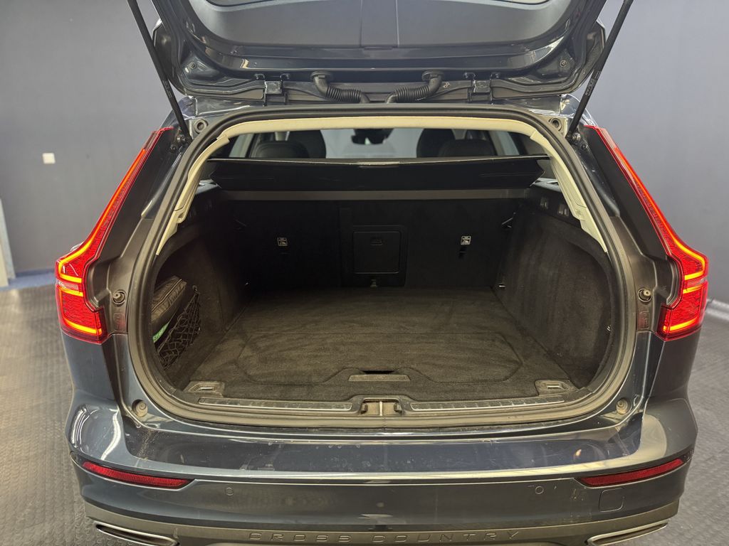 Volvo V60 Cross Country 2021