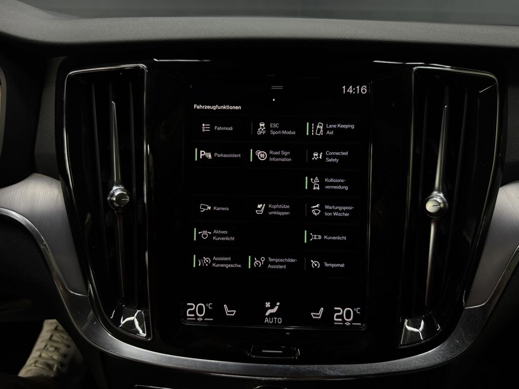 Volvo V60 Cross Country 2021