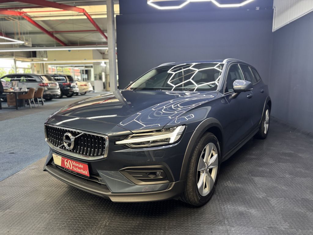 Volvo V60 Cross Country 2021