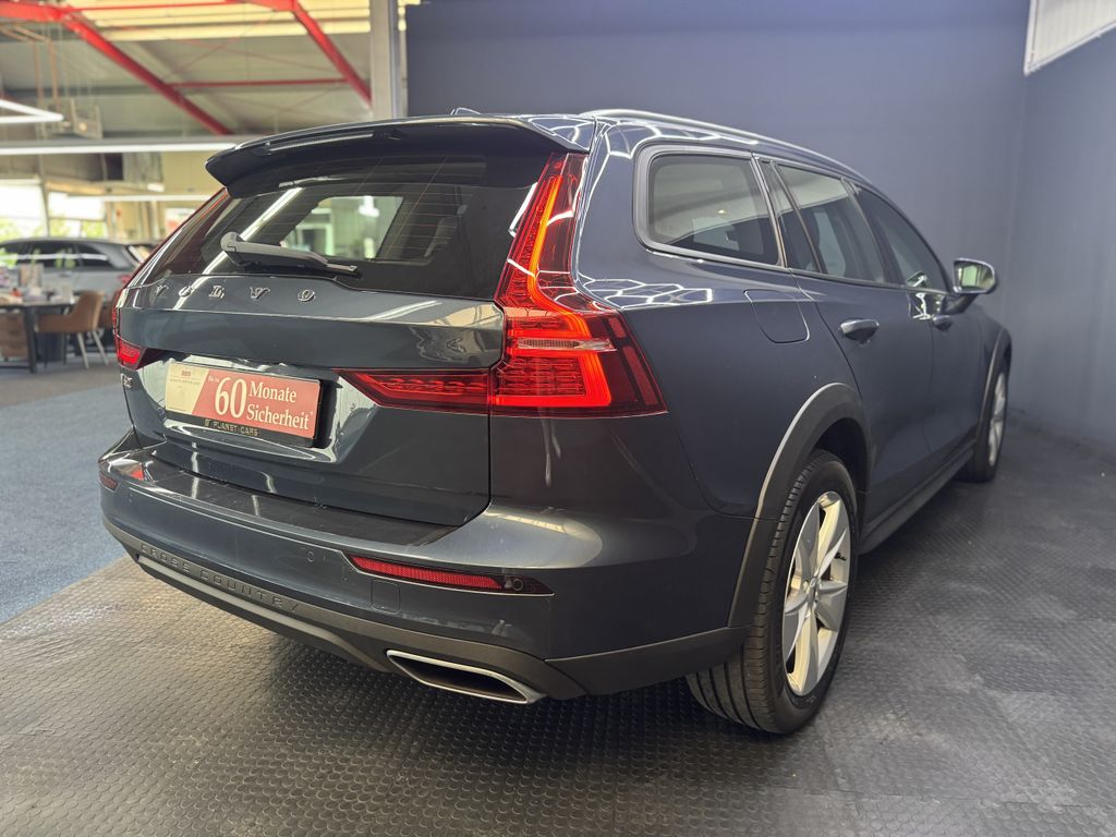 Volvo V60 Cross Country 2021