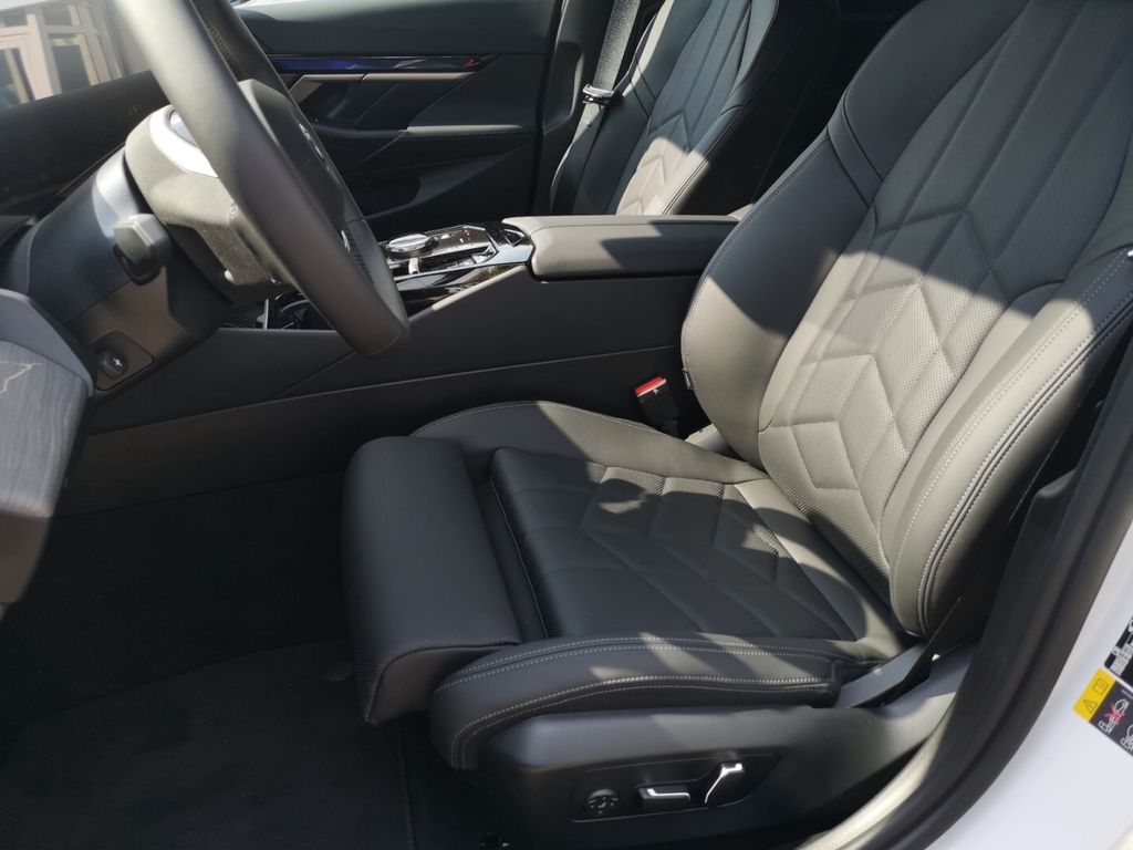 BMW i5 2024