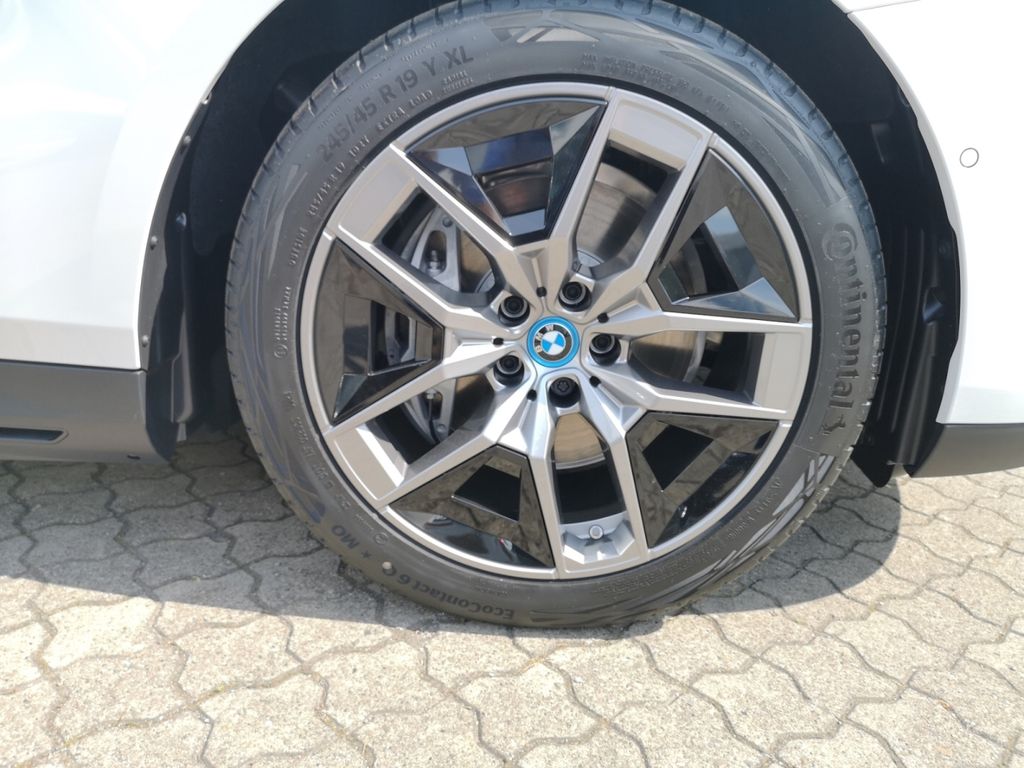 BMW i5 2024