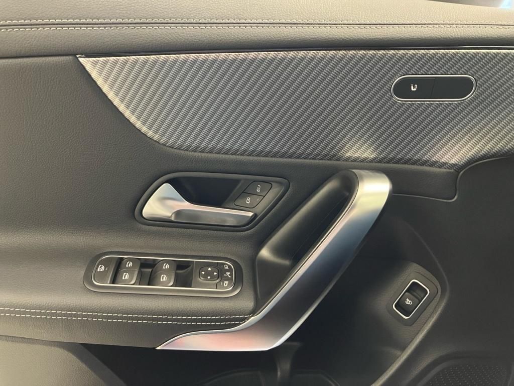 Mercedes-Benz CLA 180 2025