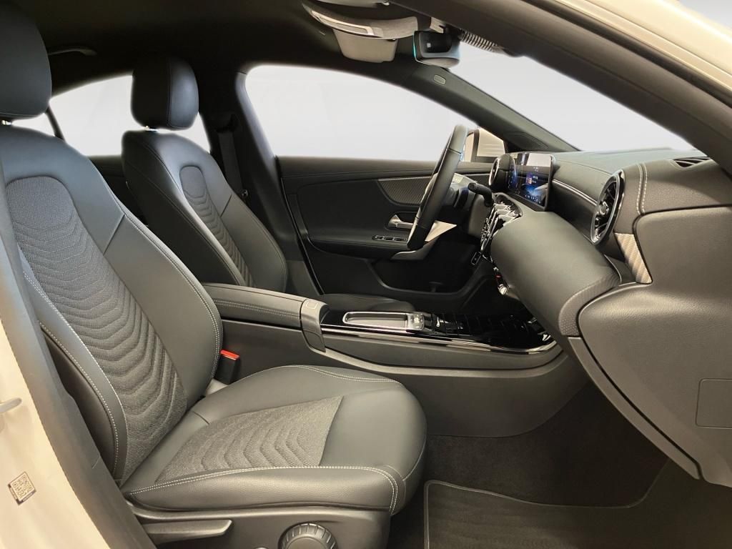 Mercedes-Benz CLA 180 2025