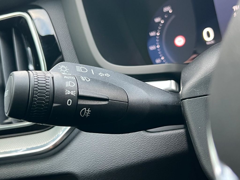 Volvo V60 2025