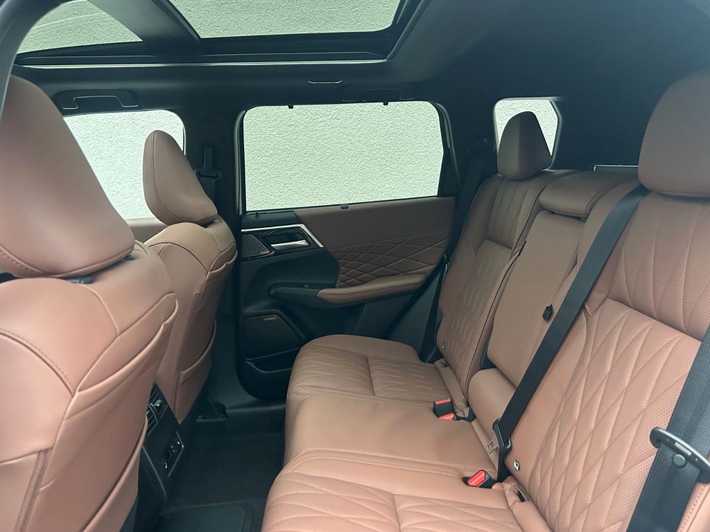 Mitsubishi Outlander 2025