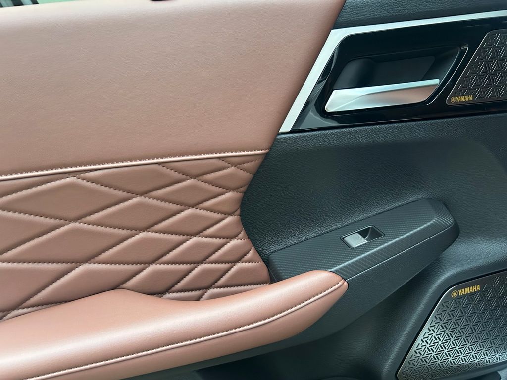 Mitsubishi Outlander 2025