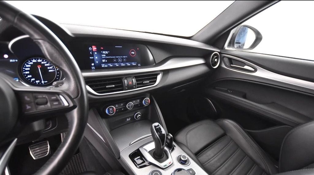 Alfa Romeo Stelvio 2021