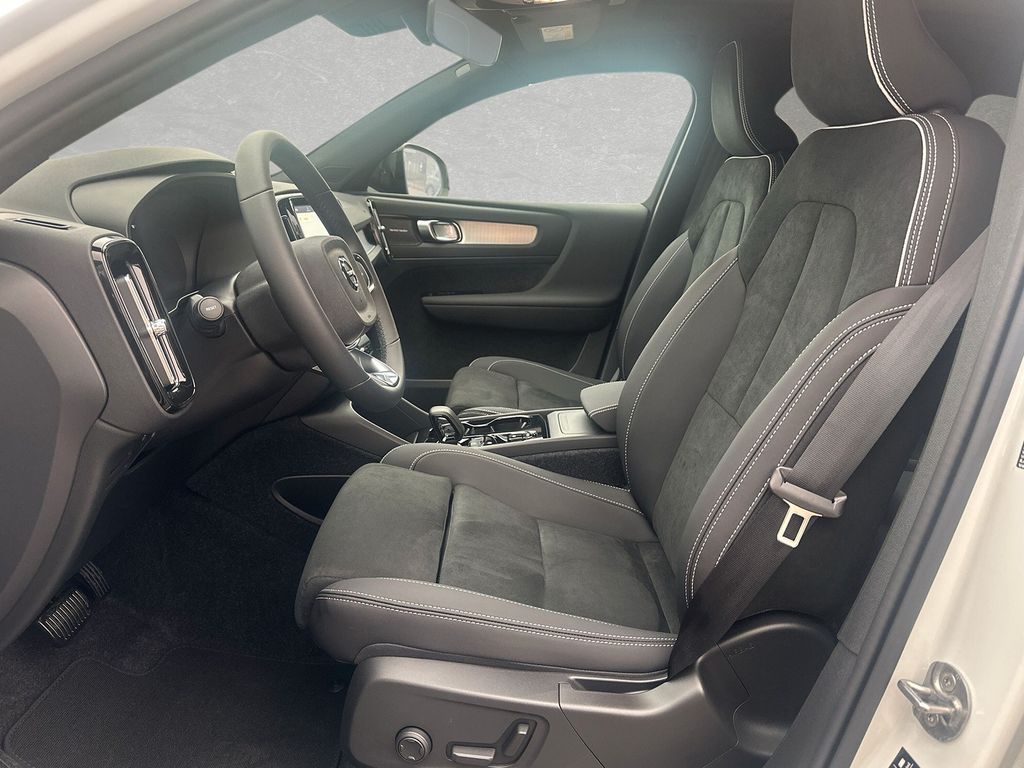 Volvo XC40 2025
