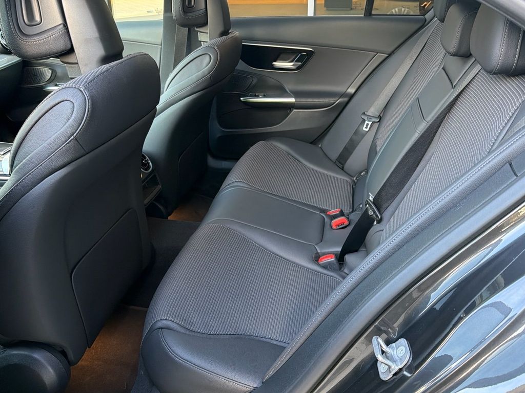 Mercedes-Benz C 200 2025