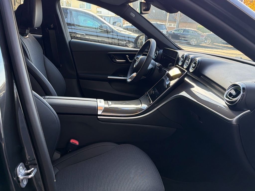 Mercedes-Benz C 200 2025