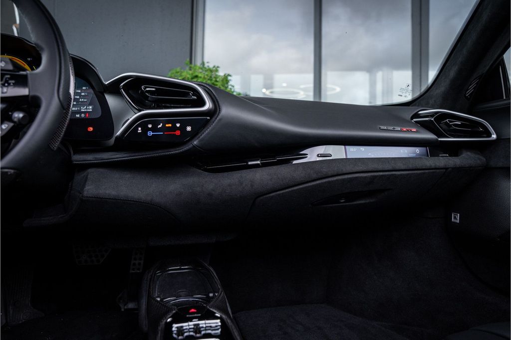 Ferrari 296 GTS 2025