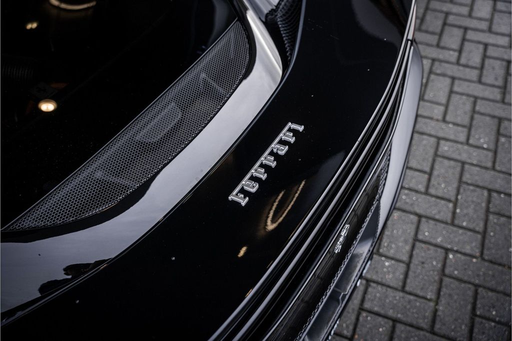 Ferrari 296 GTS 2025