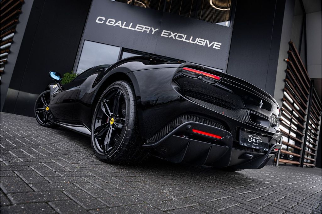 Ferrari 296 GTS 2025