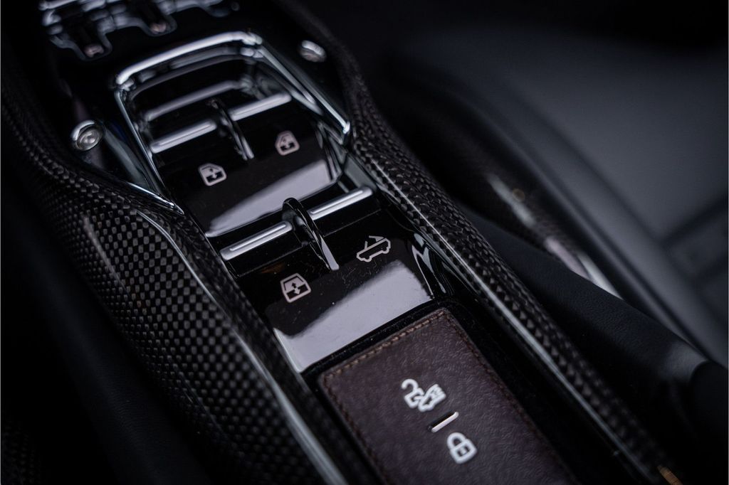 Ferrari 296 GTS 2025