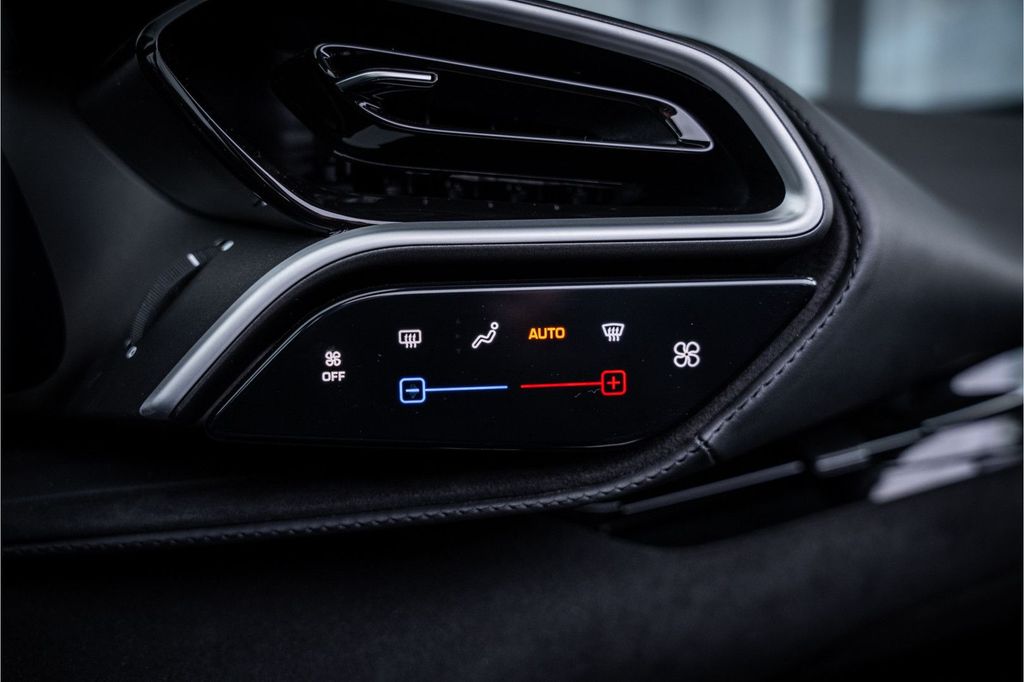 Ferrari 296 GTS 2025