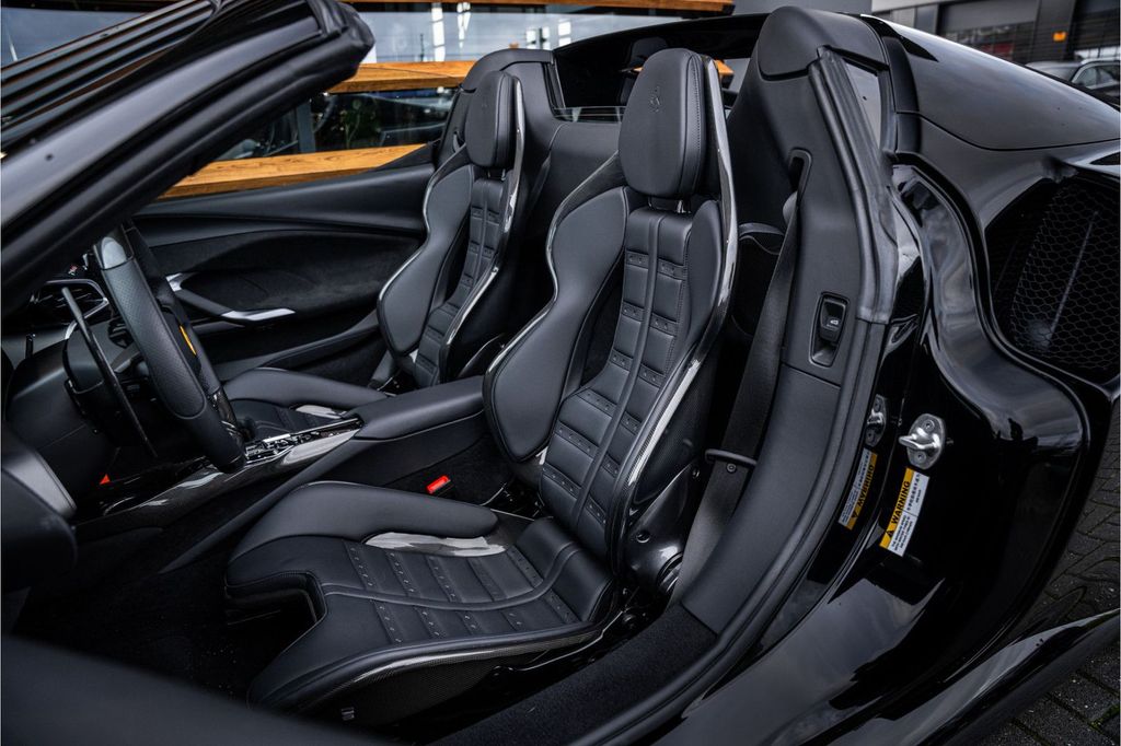 Ferrari 296 GTS 2025