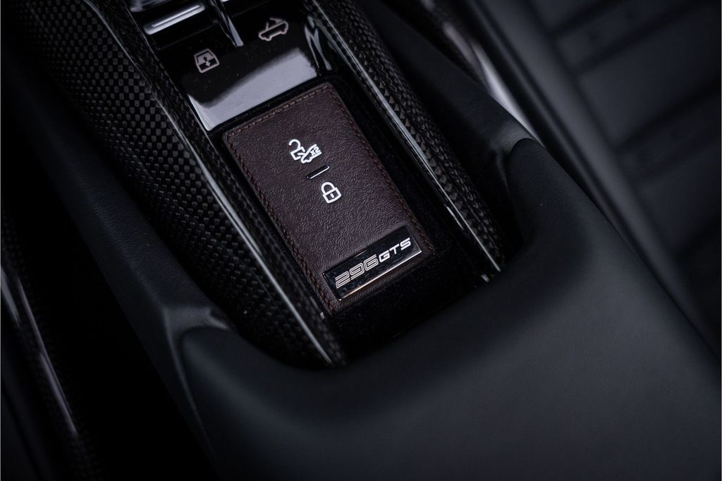 Ferrari 296 GTS 2025