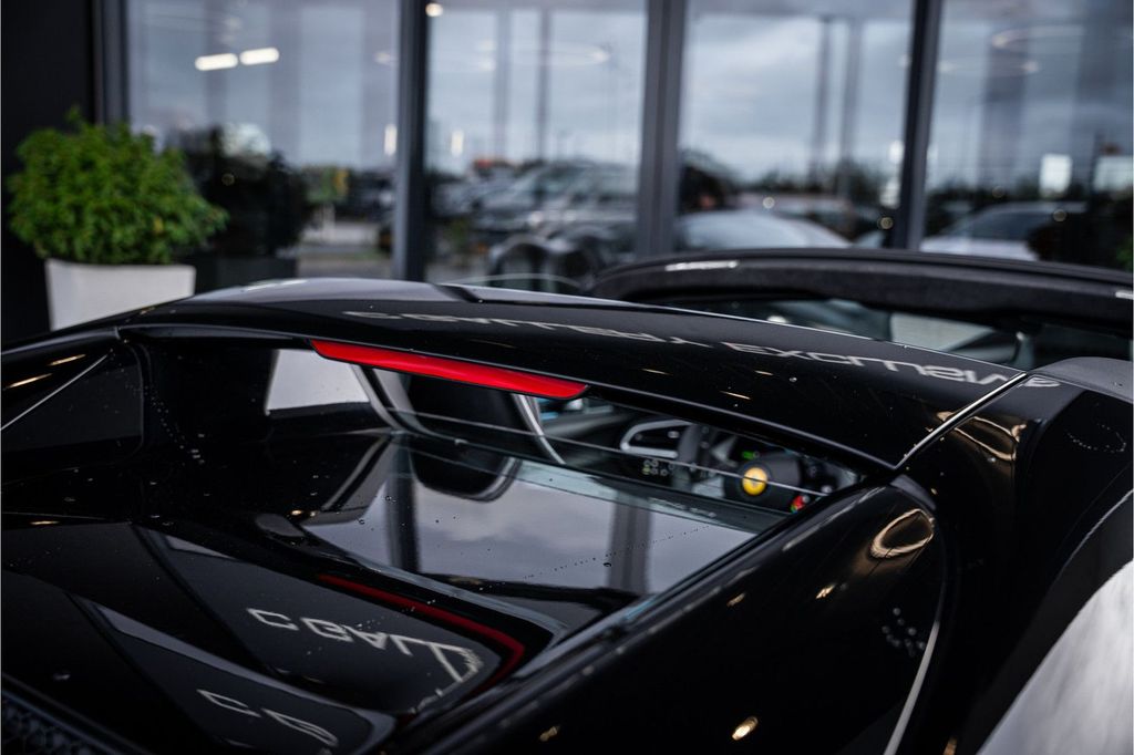 Ferrari 296 GTS 2025