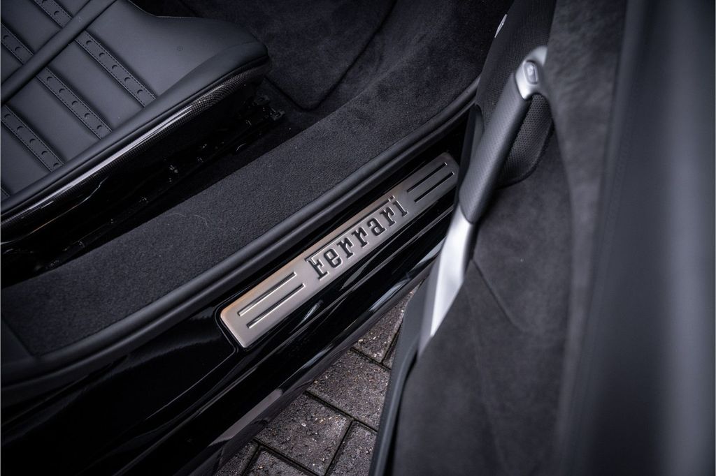 Ferrari 296 GTS 2025