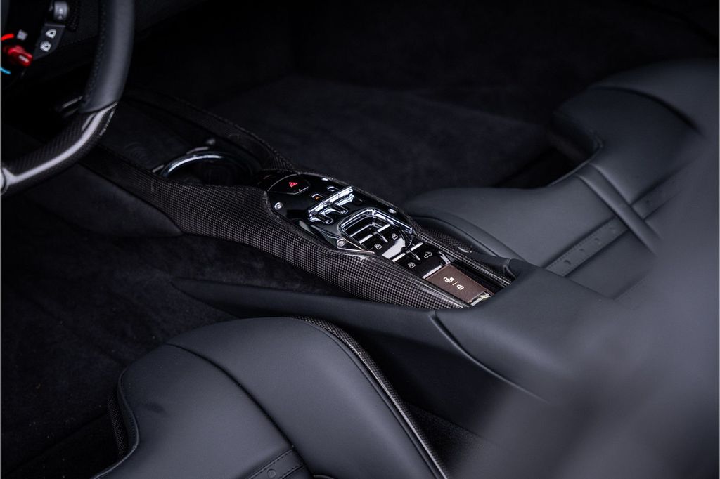 Ferrari 296 GTS 2025