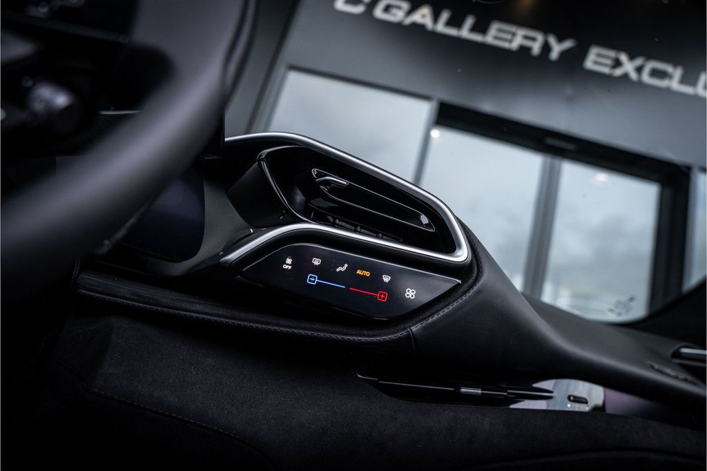 Ferrari 296 GTS 2025