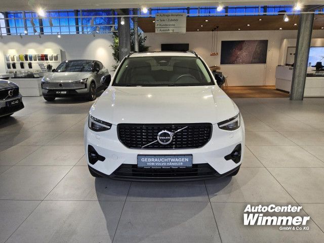 Volvo XC40 2025