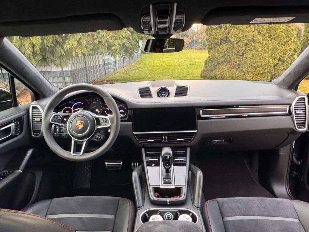 Porsche Cayenne 2022