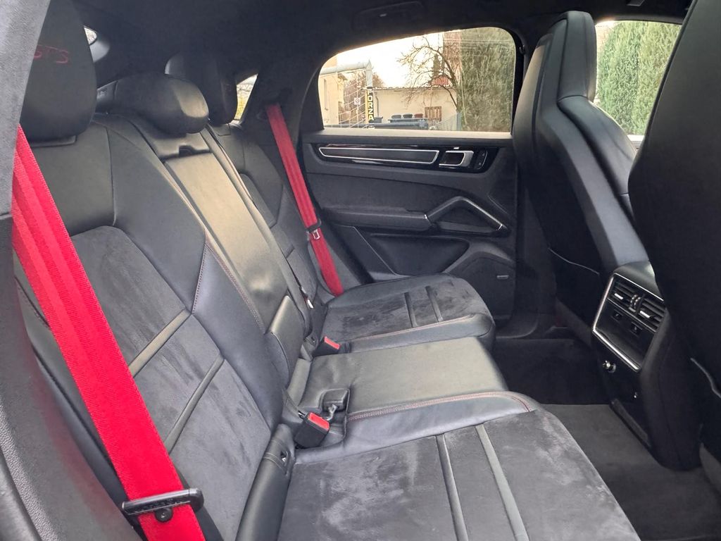 Porsche Cayenne 2022