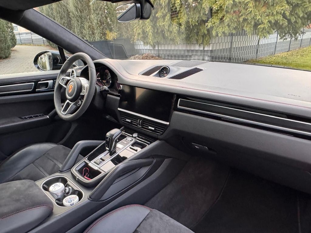 Porsche Cayenne 2022