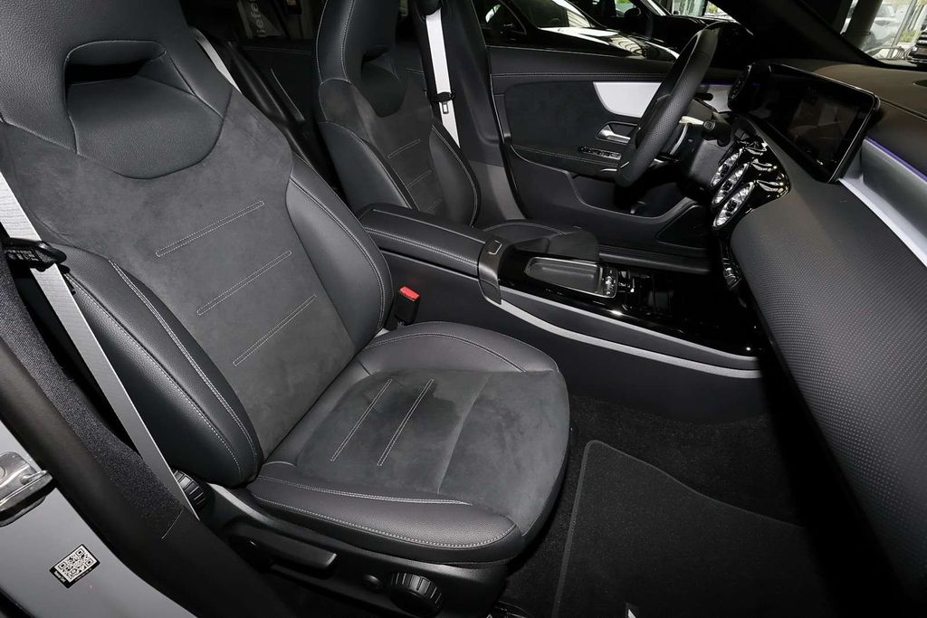 Mercedes-Benz CLA 180 2025