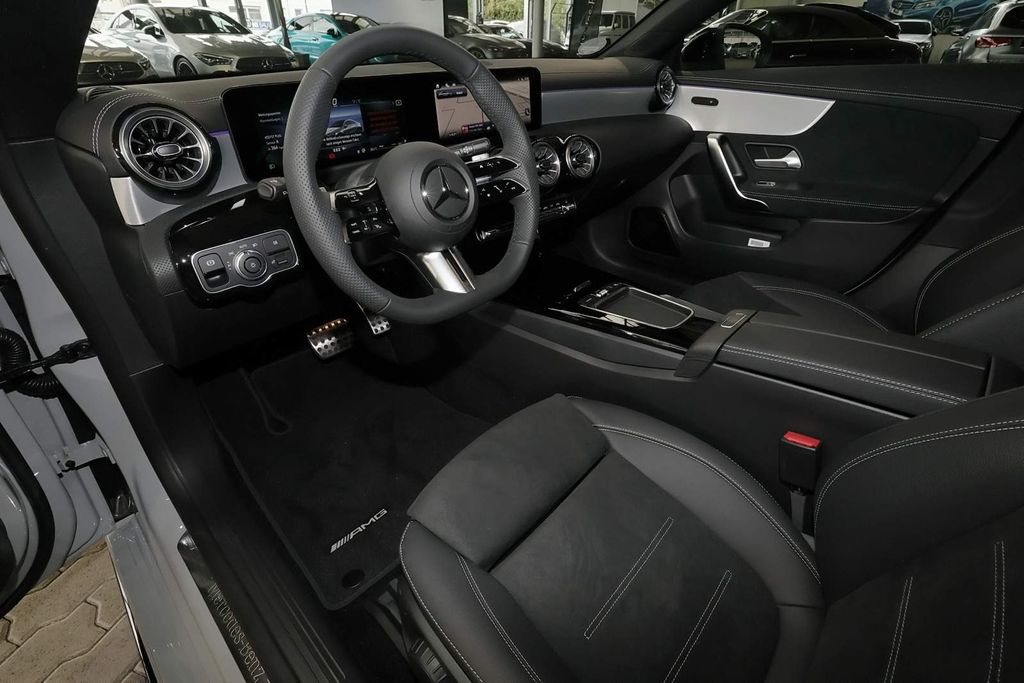 Mercedes-Benz CLA 180 2025