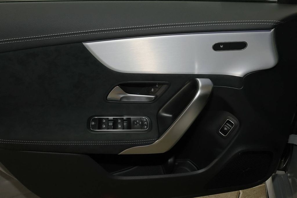 Mercedes-Benz CLA 180 2025