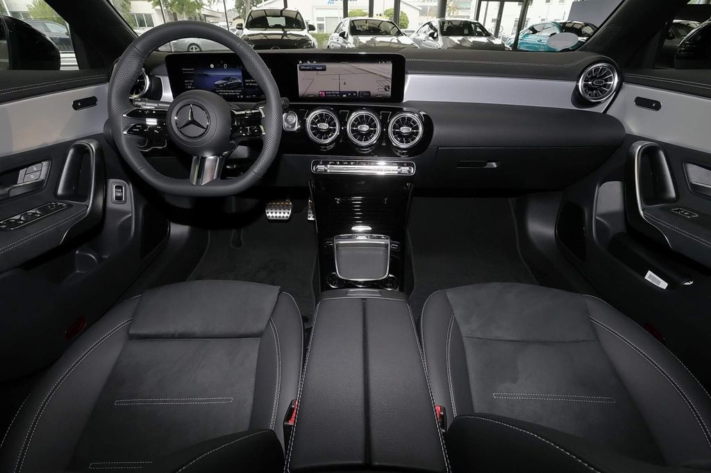 Mercedes-Benz CLA 180 2025