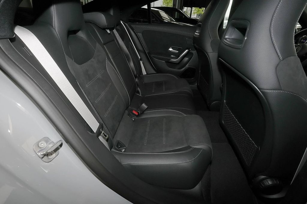 Mercedes-Benz CLA 180 2025