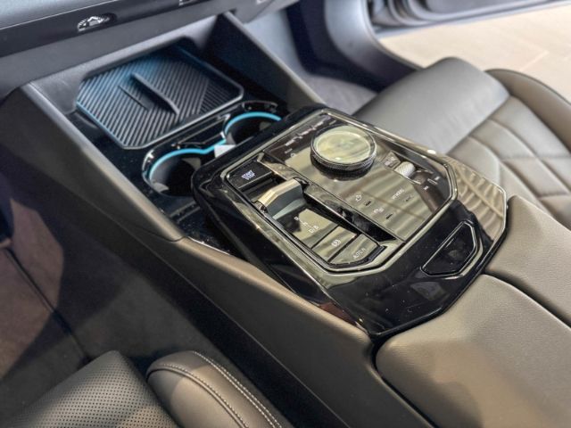 BMW i5 2024
