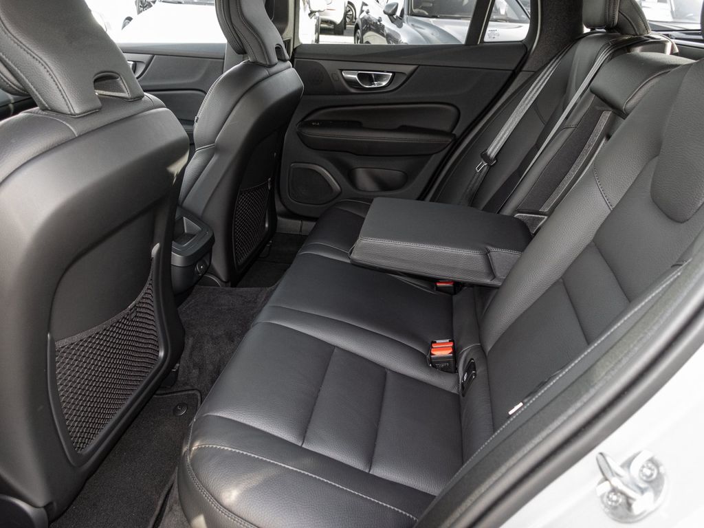 Volvo V60 Cross Country 2023