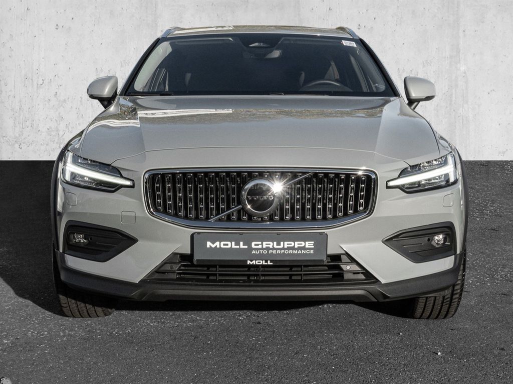Volvo V60 Cross Country 2023