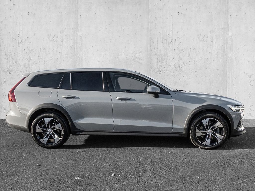 Volvo V60 Cross Country 2023