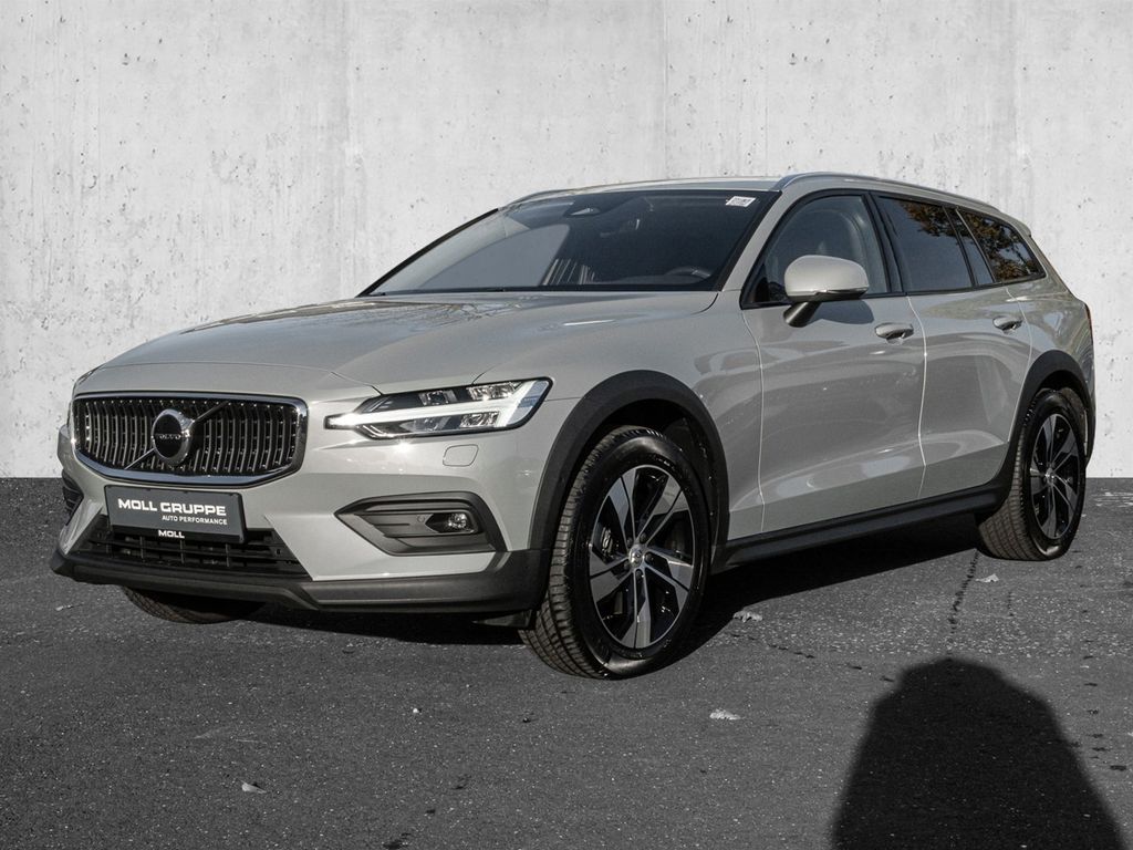 Volvo V60 Cross Country 2023
