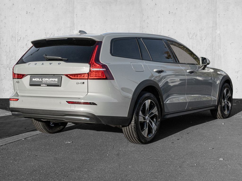 Volvo V60 Cross Country 2023