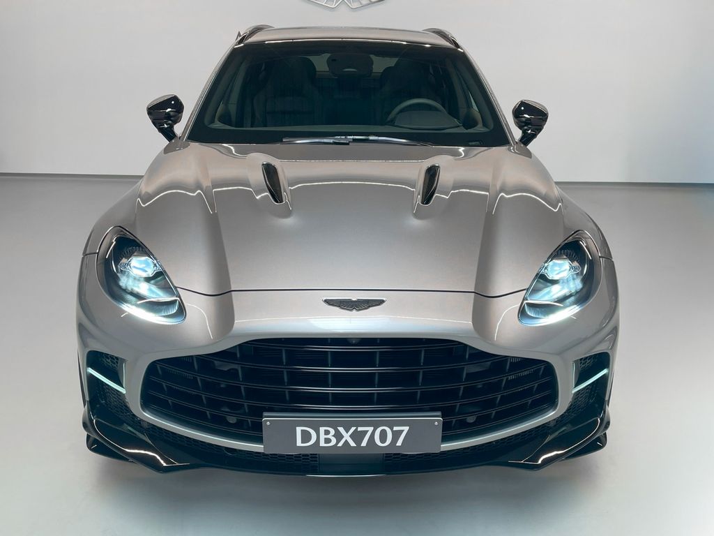Aston Martin DBX 2025